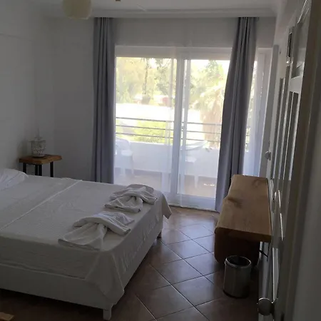 Pataros Hotel 2*