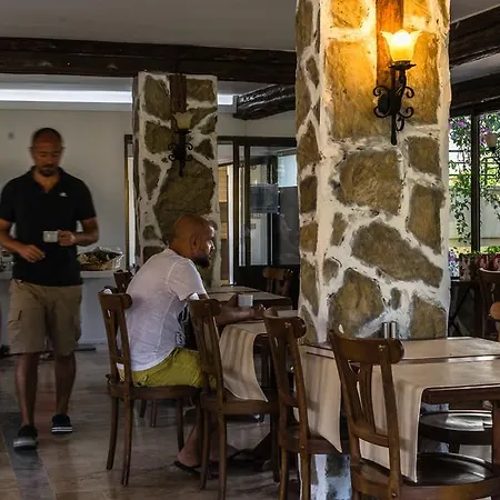 Pataros 2* パタラ